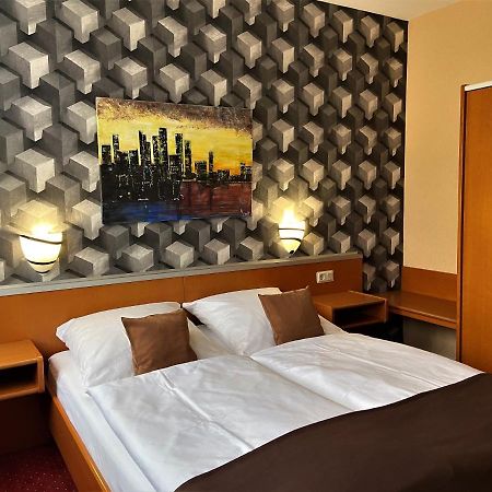 Hotel Stadt Hamburg Am Fluss Saarbruecken Exterior photo