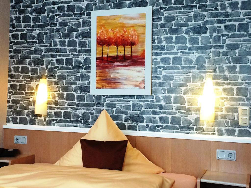 Hotel Stadt Hamburg Am Fluss Saarbruecken Room photo