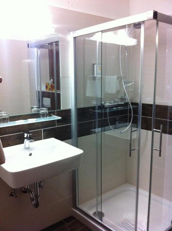 Hotel Stadt Hamburg Am Fluss Saarbruecken Room photo