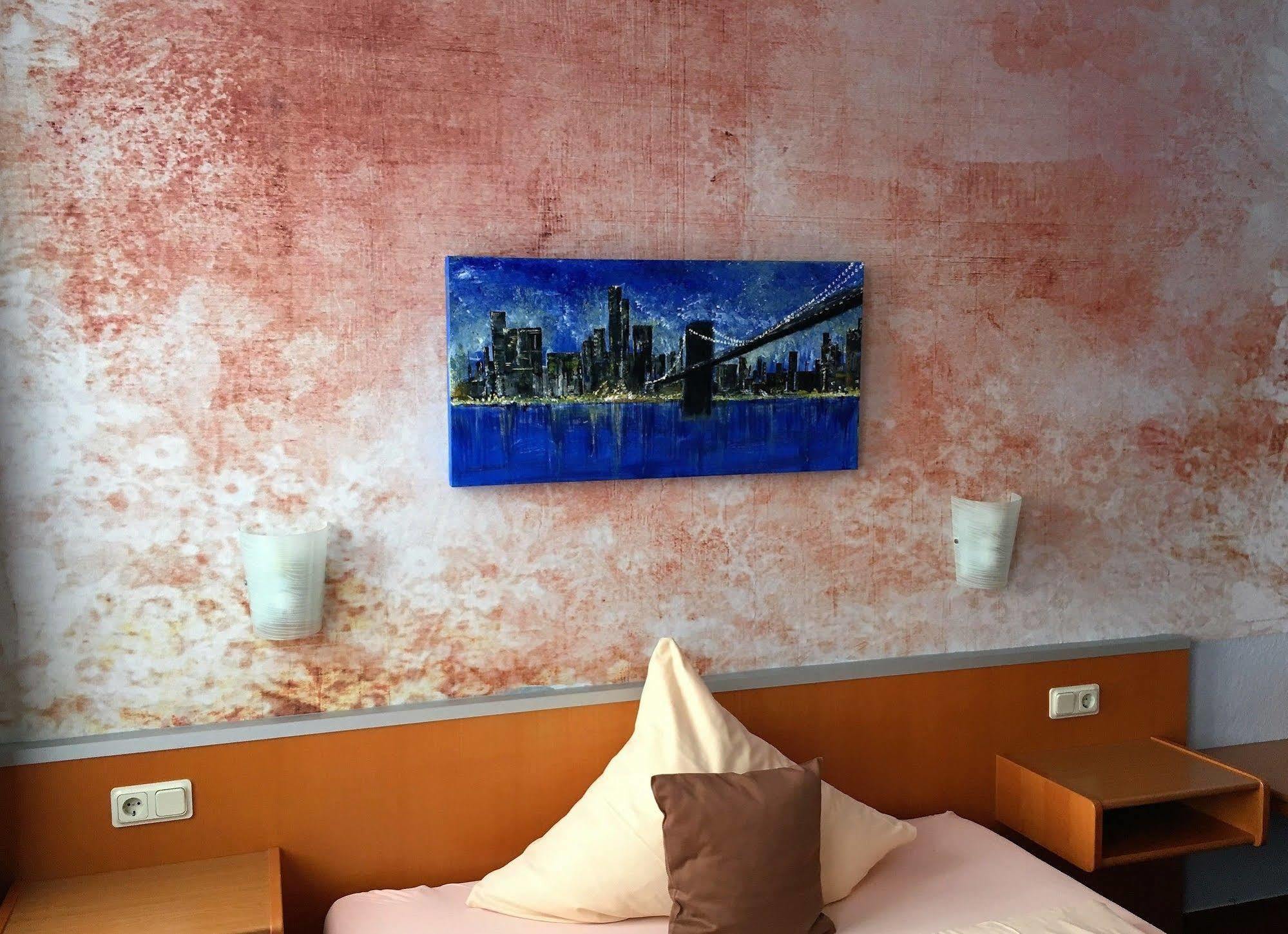 Hotel Stadt Hamburg Am Fluss Saarbruecken Exterior photo